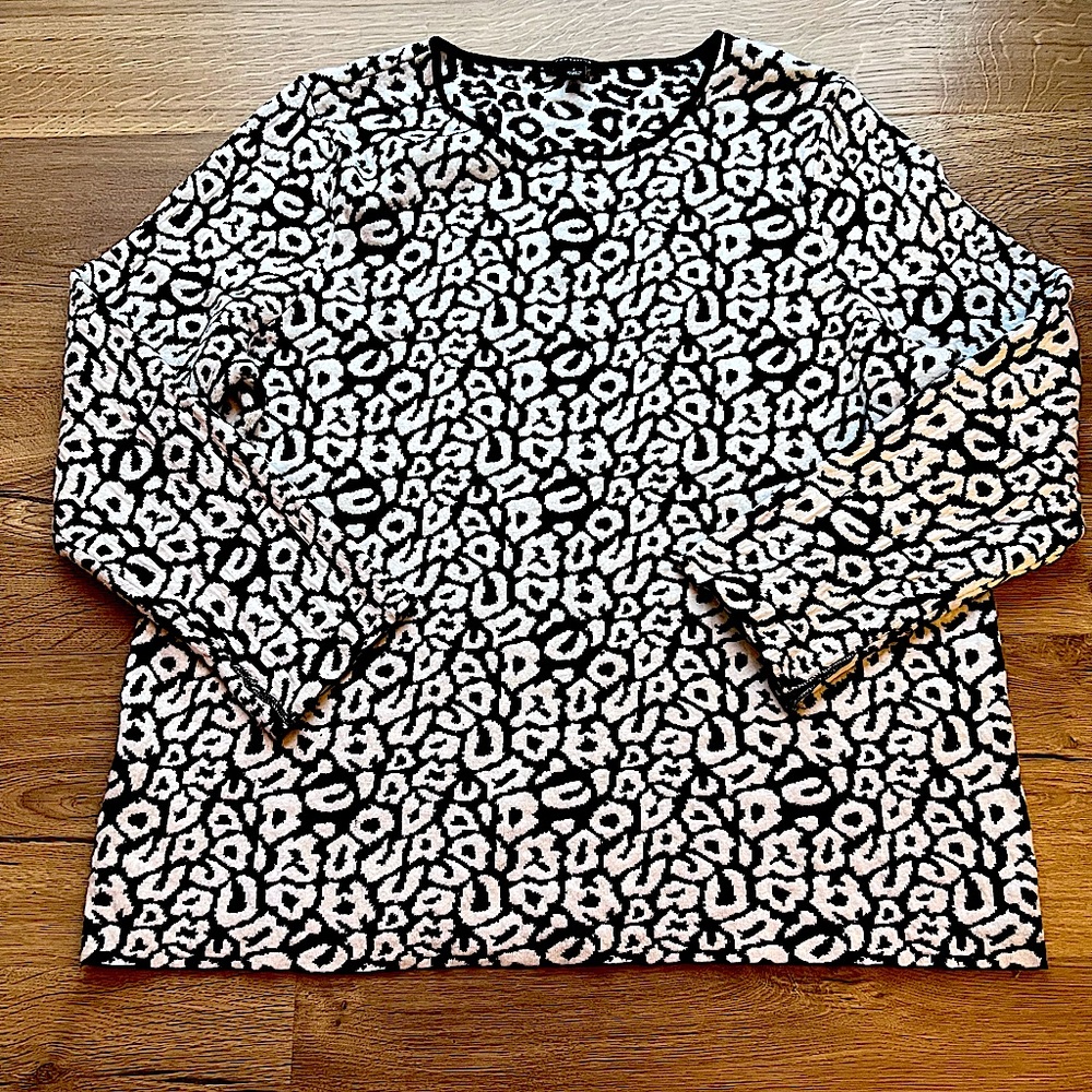 Ann Taylor Women’s Animal Print Black White Long Sleeve Sweater, Size XL